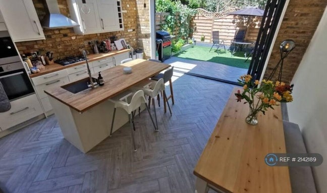 Double Room Available in Bright, Social Flat Main Photo