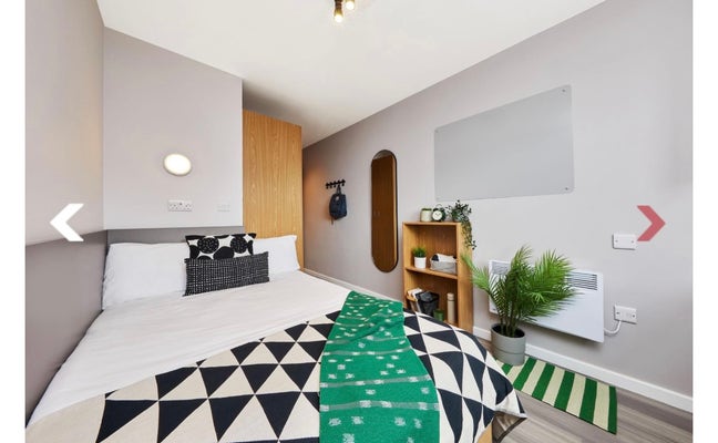 Modern En-Suite Student Room | Available Now | &pound;18 Main Photo