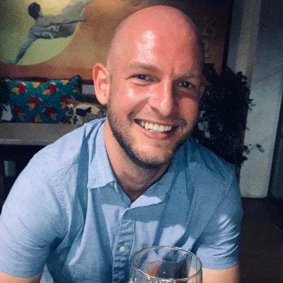 Professional Seeking Flatshare – Central/West Lond Main Photo