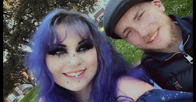 26 and 29 year old seek a double room or buddy up Main Photo