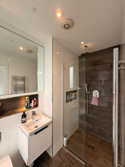 Bedroom to let Main Photo