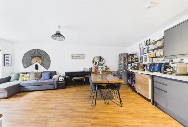 Central Bristol (BS2) - double room w/ bathroom Main Photo