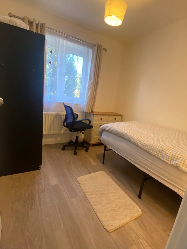 Room near HPC   Main Photo