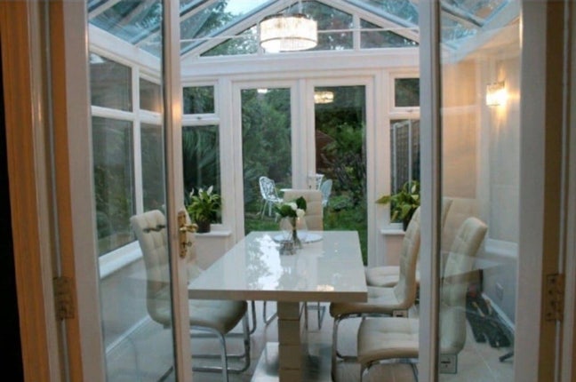 Double bedroom in a 3bedroom house  Main Photo