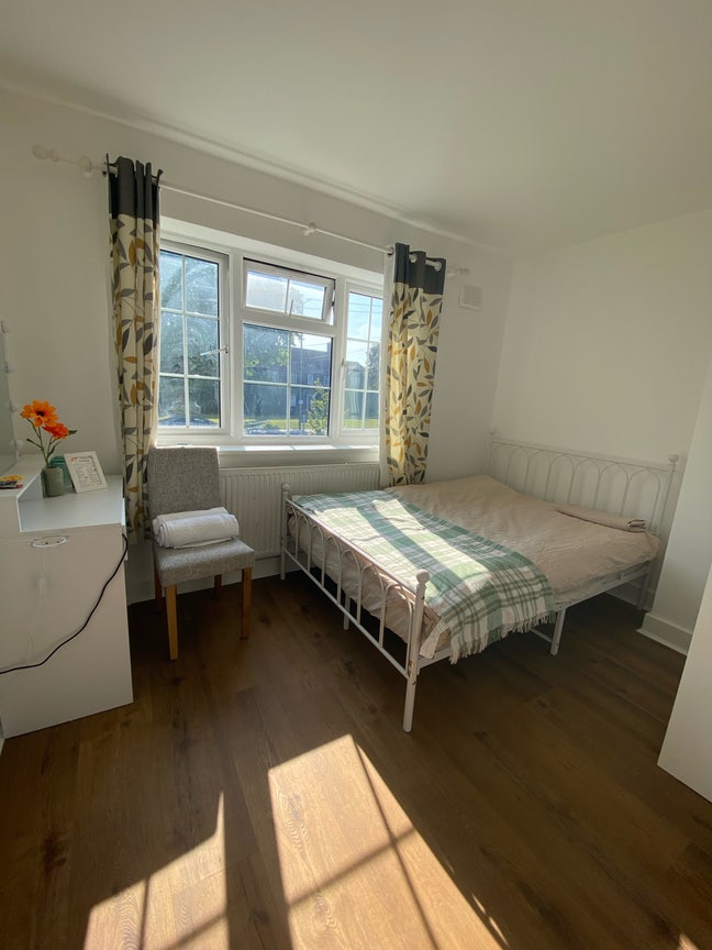 Long-term rental of a large single room in London Main Photo
