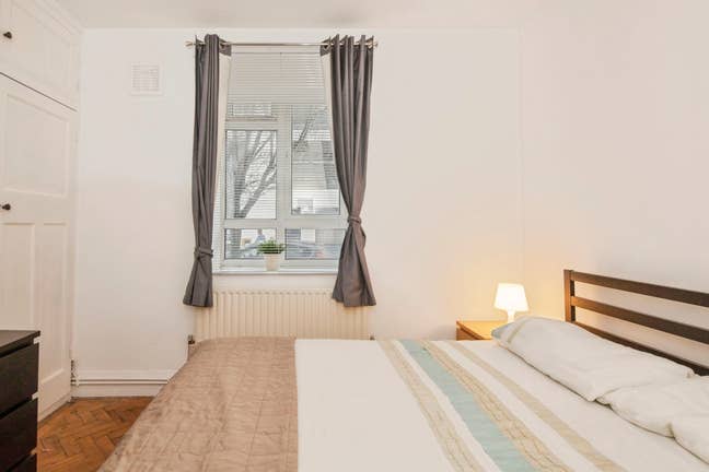 Room available in a two bed flat. Main Photo