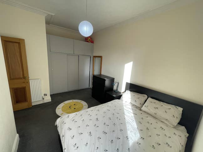 Spacious double bedroom (post grad preferred) Main Photo