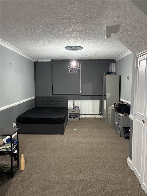Spacious Studio-Style Room in Barking Main Photo