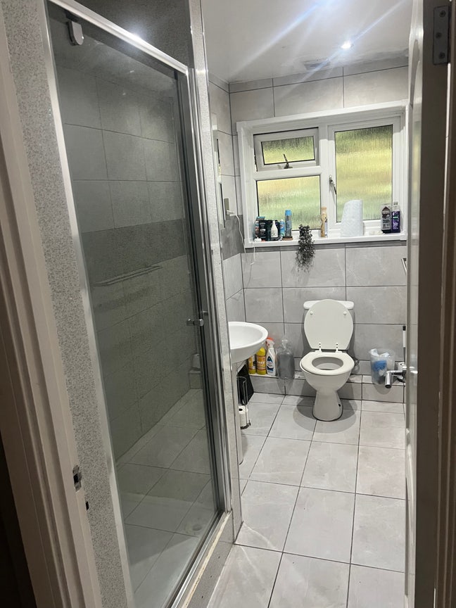 Small Double Bedroom  Main Photo