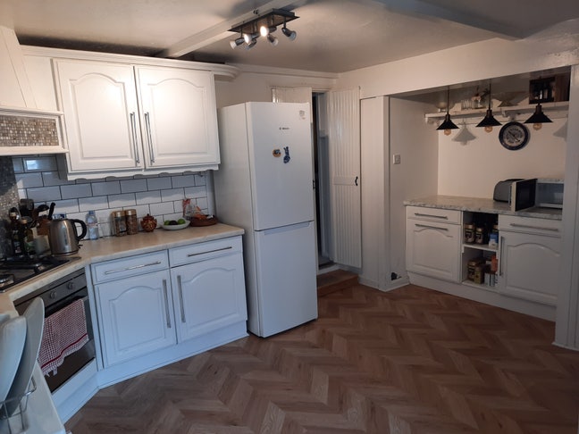 ROOM TO LET Main Photo