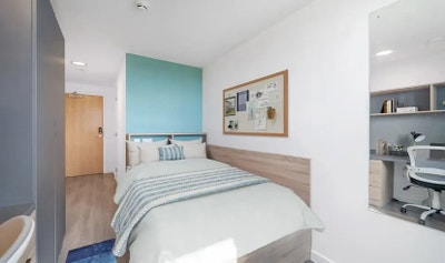 Ensuite Room Blackhorse Road (2 Mins from Station) Main Photo