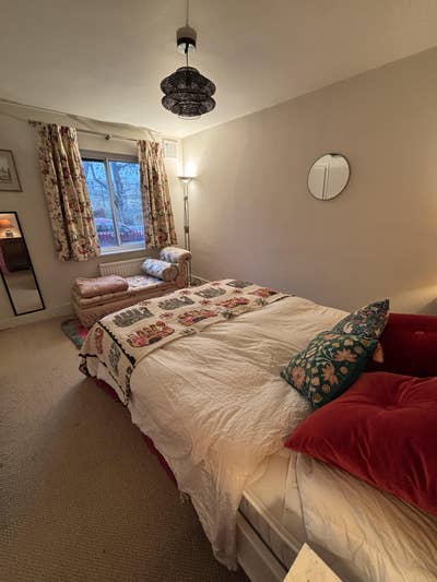 Cosy double room in a colourful artist’s home Main Photo