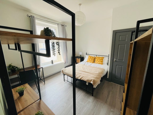 ✨ Spacious double room for professionals ✨ Main Photo