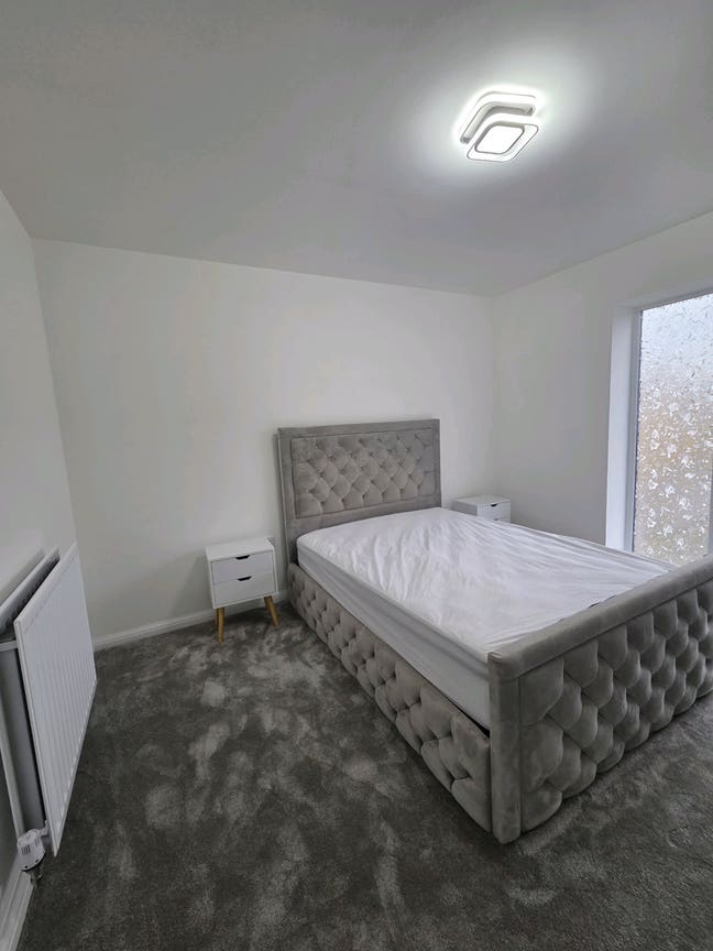 Modern Double Room to Rent Main Photo