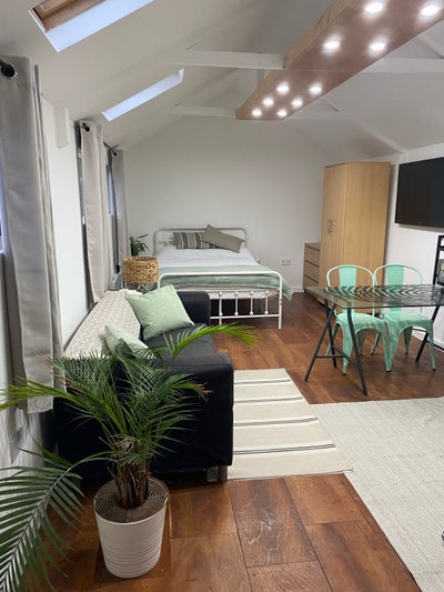 Bright and Spacious Garden Room/Studio - Furnished Main Photo