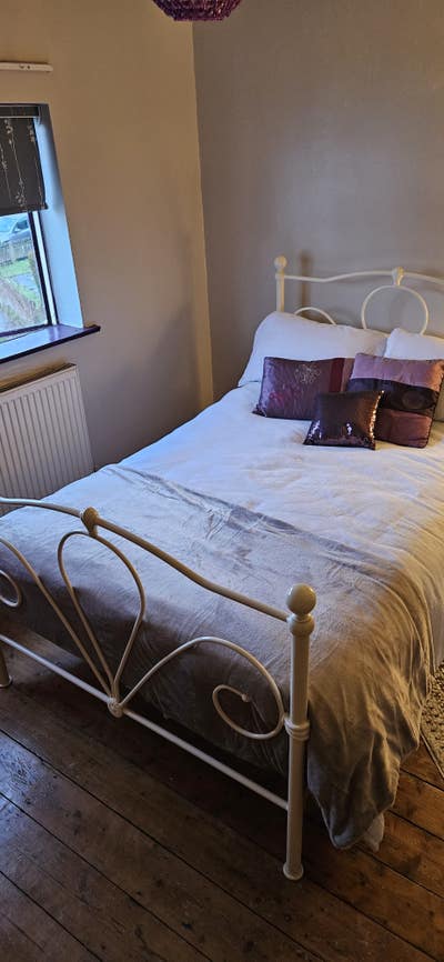 Short to long term double room to rent Main Photo