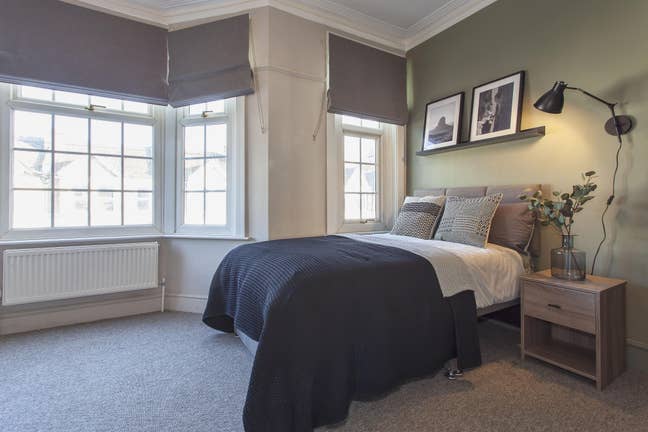 Large room with private ensuite (Brook) Main Photo