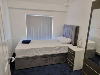  *Bills Included - Room to Let* Main Photo