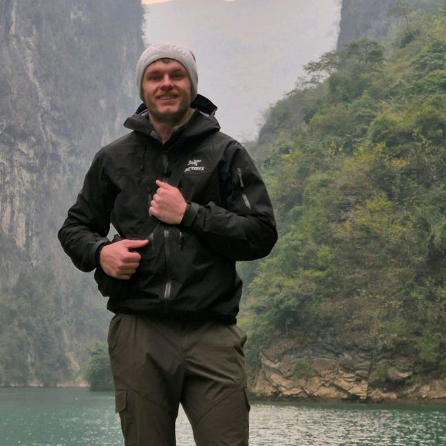 36YO Professional Seeking Flatmate/Flat share Main Photo