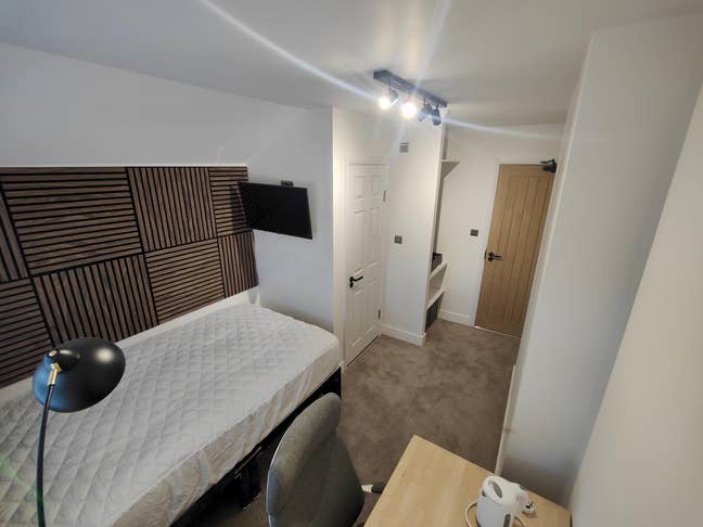 Private En-Suite * Quiet Pro House* Immediate Let  Main Photo