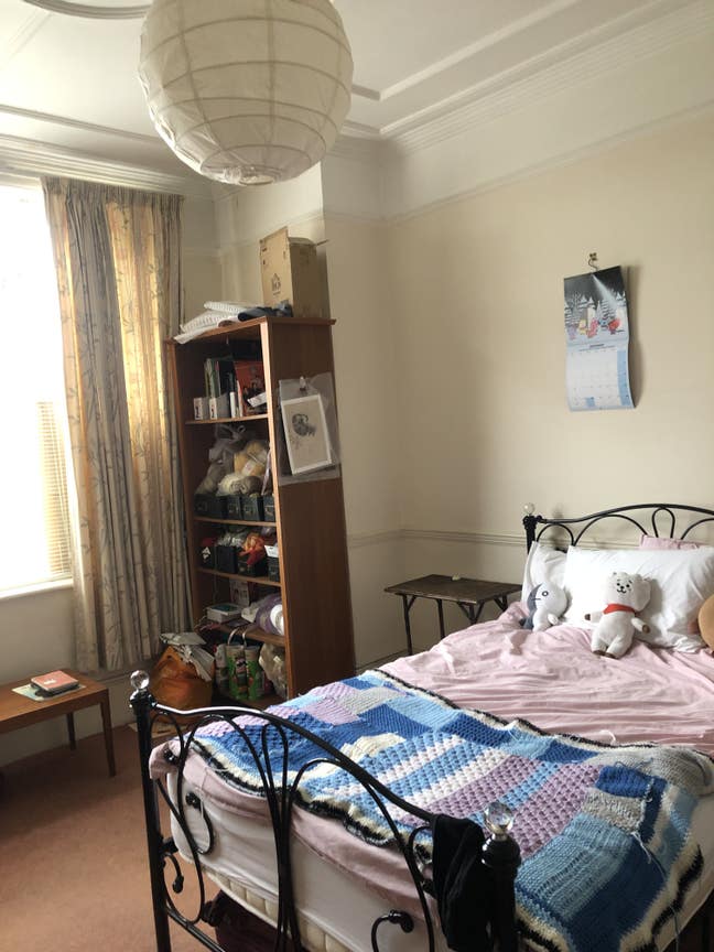 Large Room Offered in Friendly Mature House Main Photo