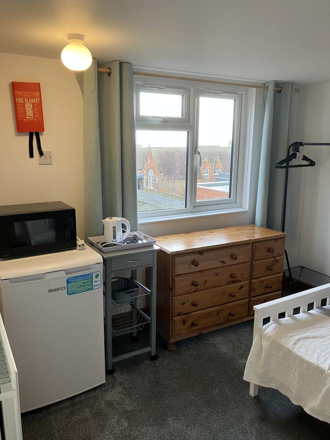 Seaford town centre, single room, fresh refurb Main Photo
