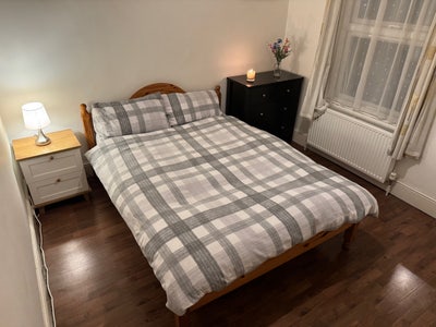 Light and airy double room Main Photo