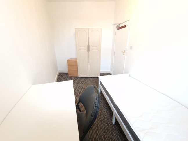 Good size single room close to Hendon Central tube Main Photo