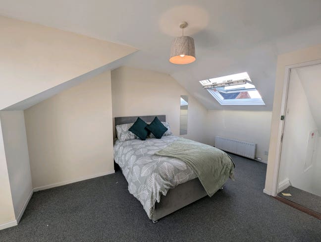 Dunluce Avenue -  ideal for City centre livin Main Photo