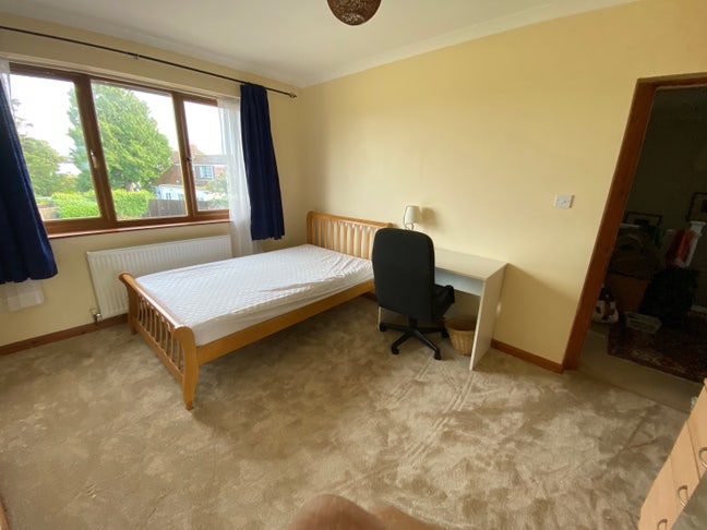 2 double rooms available for female house share  Main Photo