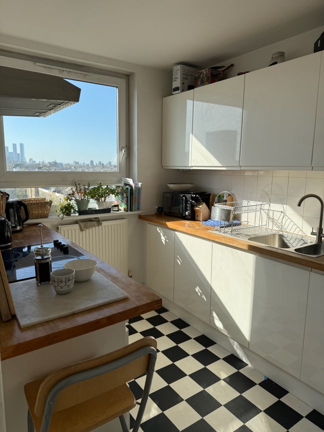 Double room in Bow!  Main Photo