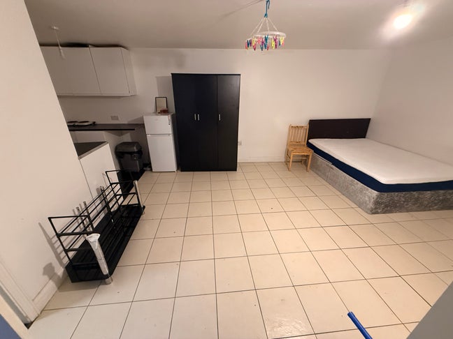 In Suite available in TW3 Main Photo