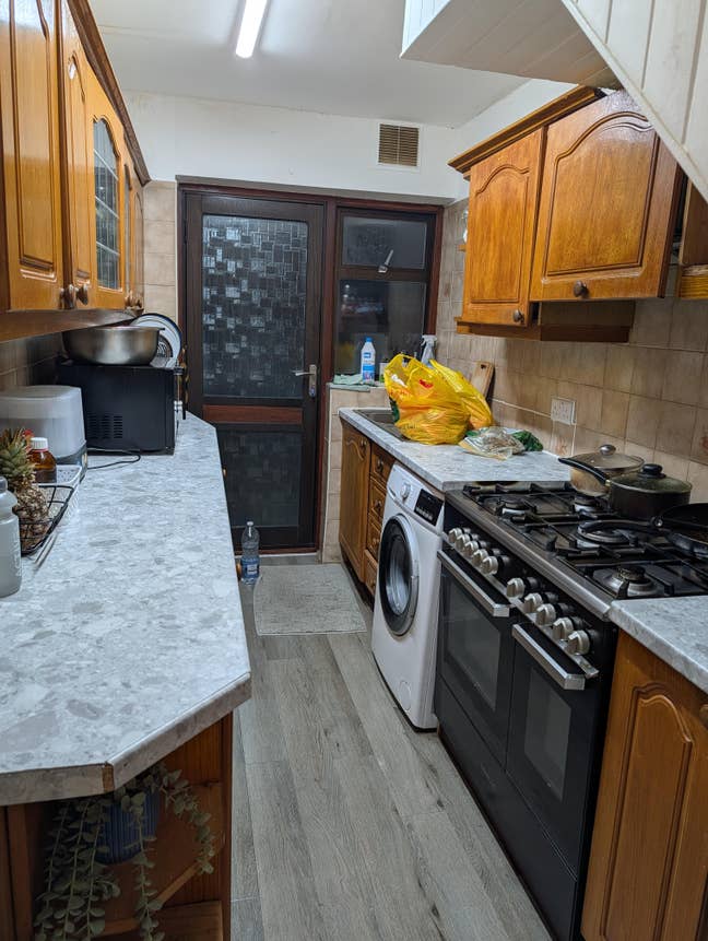 Looking for a male in a shared room Main Photo