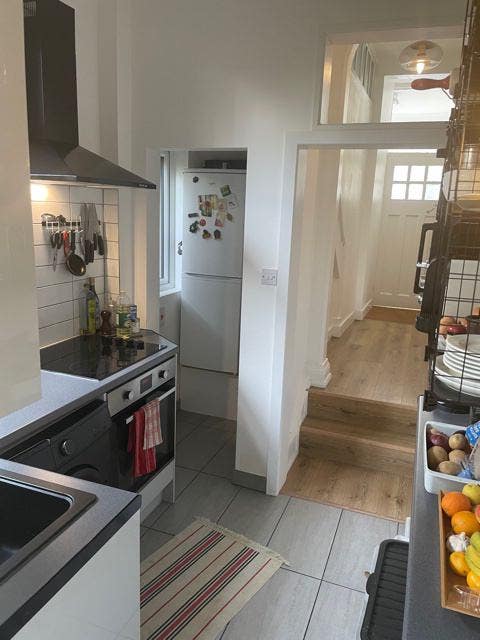 Big  furnished double bed  Main Photo