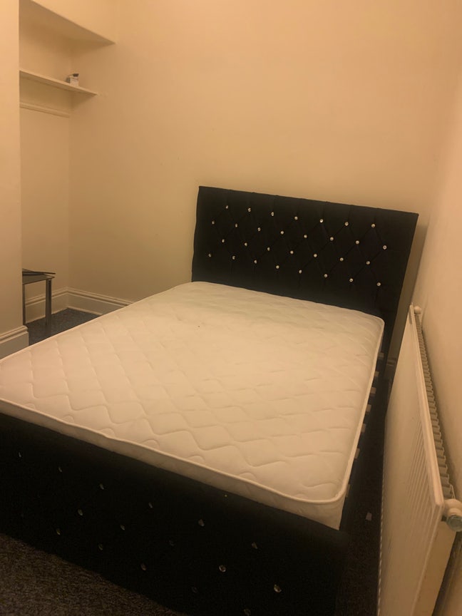 Double room available to rent  Main Photo