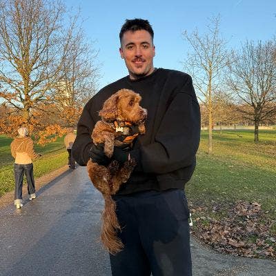 Professional 23 looking for flatmates to Main Photo