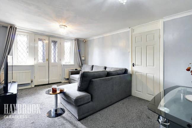 Cosy Room available  Main Photo