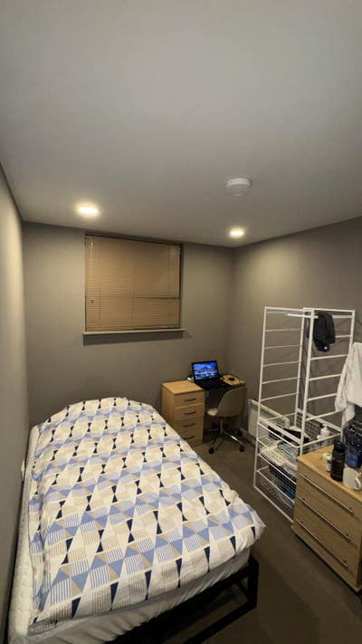 Double bed room for 2 months, let for 499! Main Photo