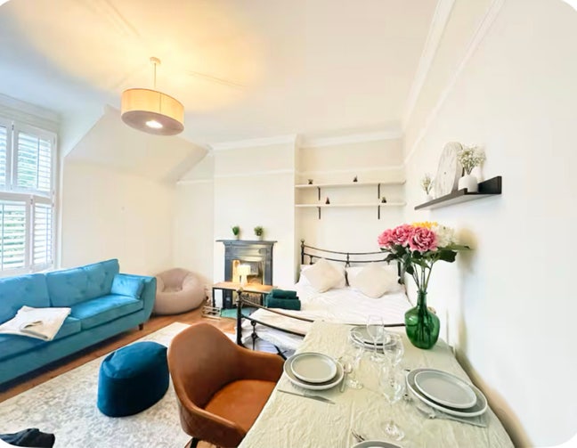 Chic Rooms Available in West Wimbledon Main Photo