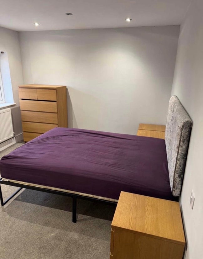 Large Modern Double Room, All Bills Included,  Main Photo