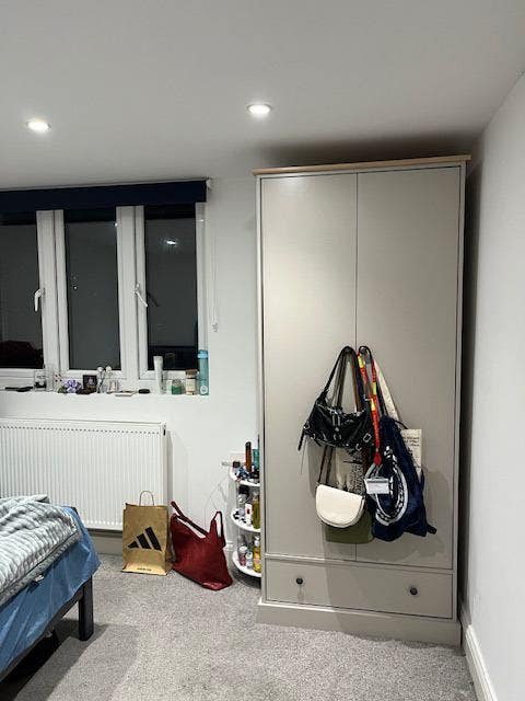 Stunning Double Room in a House for FEMALES only! Main Photo