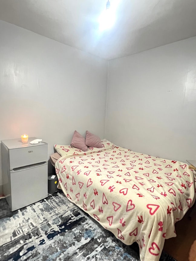 Quiet double bedroom  Main Photo