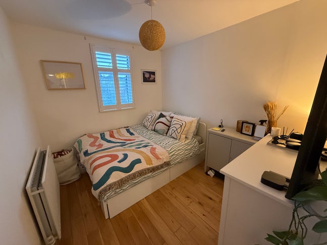 Cosy room in quiet Queer home Main Photo