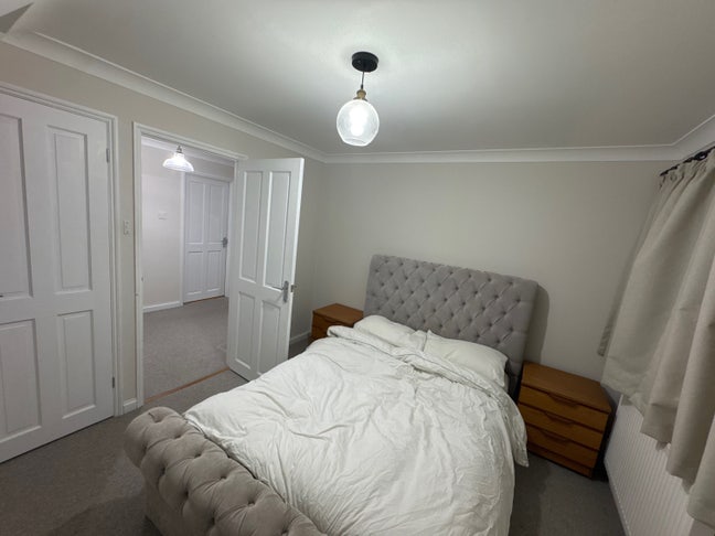 Double room in 4 bed house  Main Photo