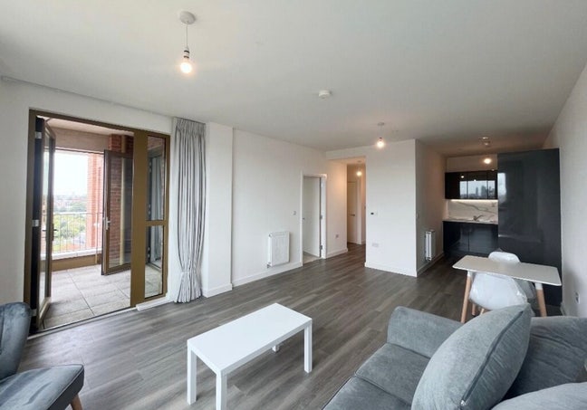 Brand New and warm room 1b1b Main Photo