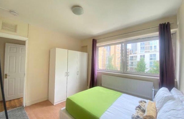 🚨2 Rooms | Late March Move-In | 5 mins to DLR Main Photo