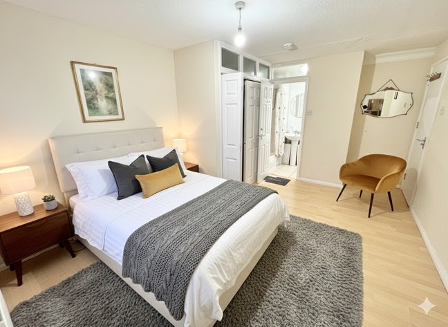 Cosy En-suite - 5min to DLR - Friendly Neighbors Main Photo