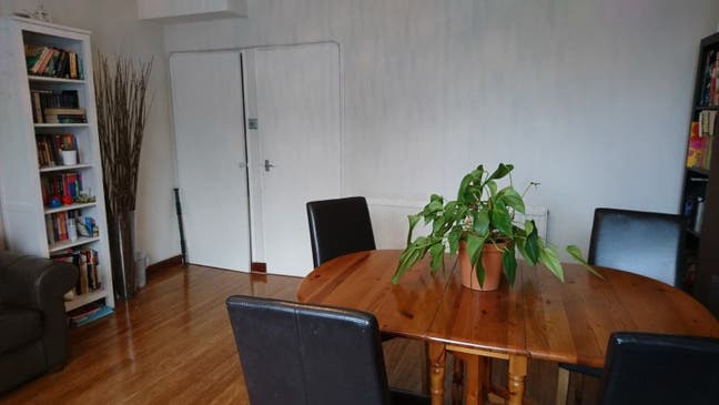 Double Room in a Quiet Spacious Homely Flat Main Photo