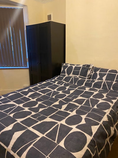 Spacious Double Room – Near City Centre  Main Photo