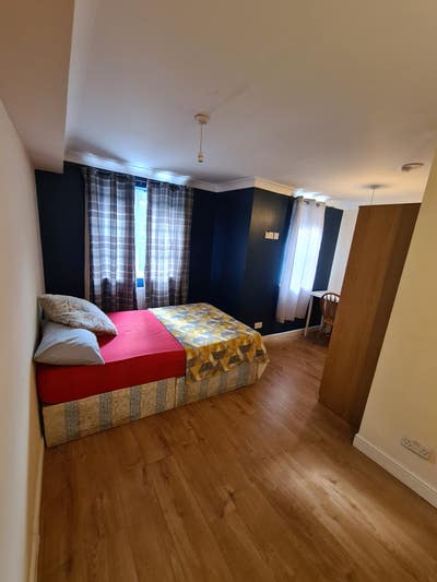 Modern Ensuite Double Room at Bargain Price Main Photo